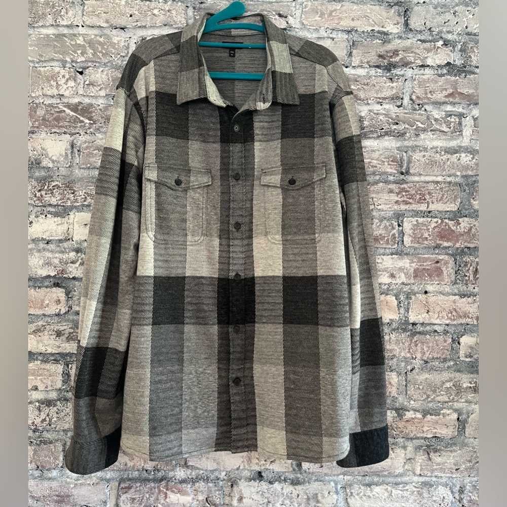 Express Gray/Black flannel Shackett excellent like new condition. Smoke/pet free
